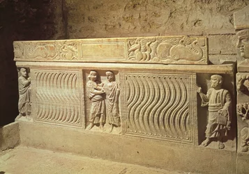 Sarcophagus van Sint Marcelle in de crypte, 5e eeuw na Christus